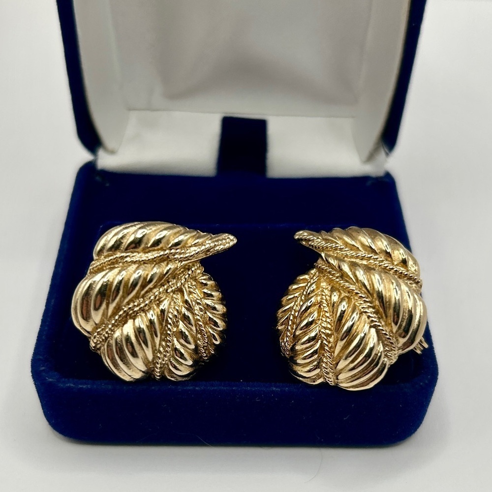 Monet Vintage 10k Gold Textured Shell Clip On Earrings - Picture 1 of 13